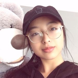 Meet your Posher, Adora